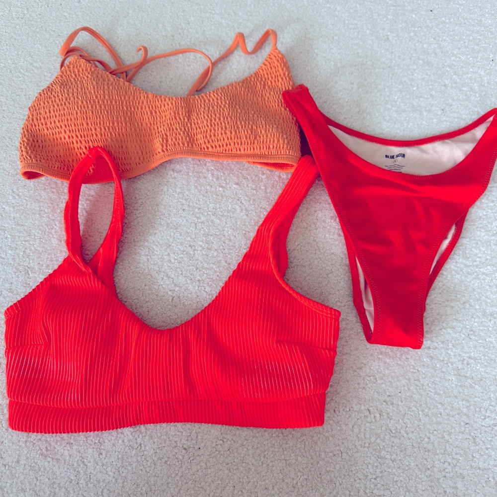 Hollister Orange Bikini  - Size M
Free bottom size S
2 Tops for $25